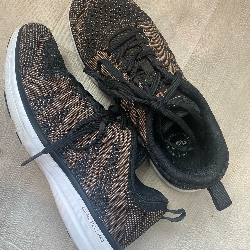 APL running shoes